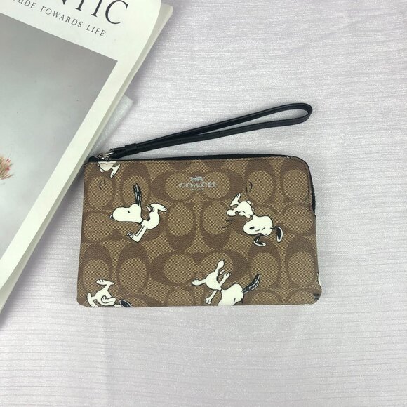Coach X Peanuts Corner Zip Wristlet Wallet With Snoopy & Woodstock - Picture 1 of 9